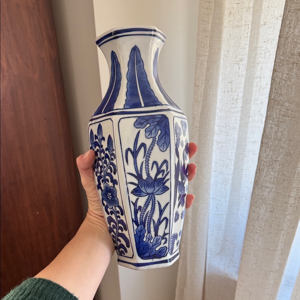 Chinoiserie Porcelain Ceramic Wall Pocket Vase Blue White Floral 12”
